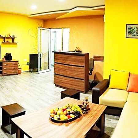 Domino Yerevan Hostel And Hotel Exterior photo