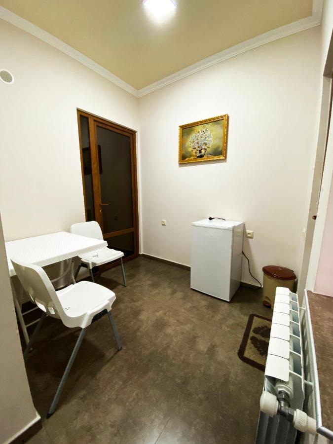 Domino Yerevan Hostel And Hotel Exterior photo