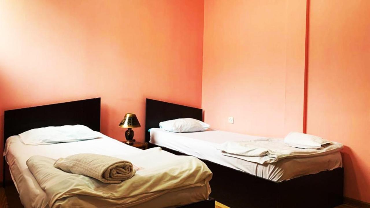 Domino Yerevan Hostel And Hotel Exterior photo