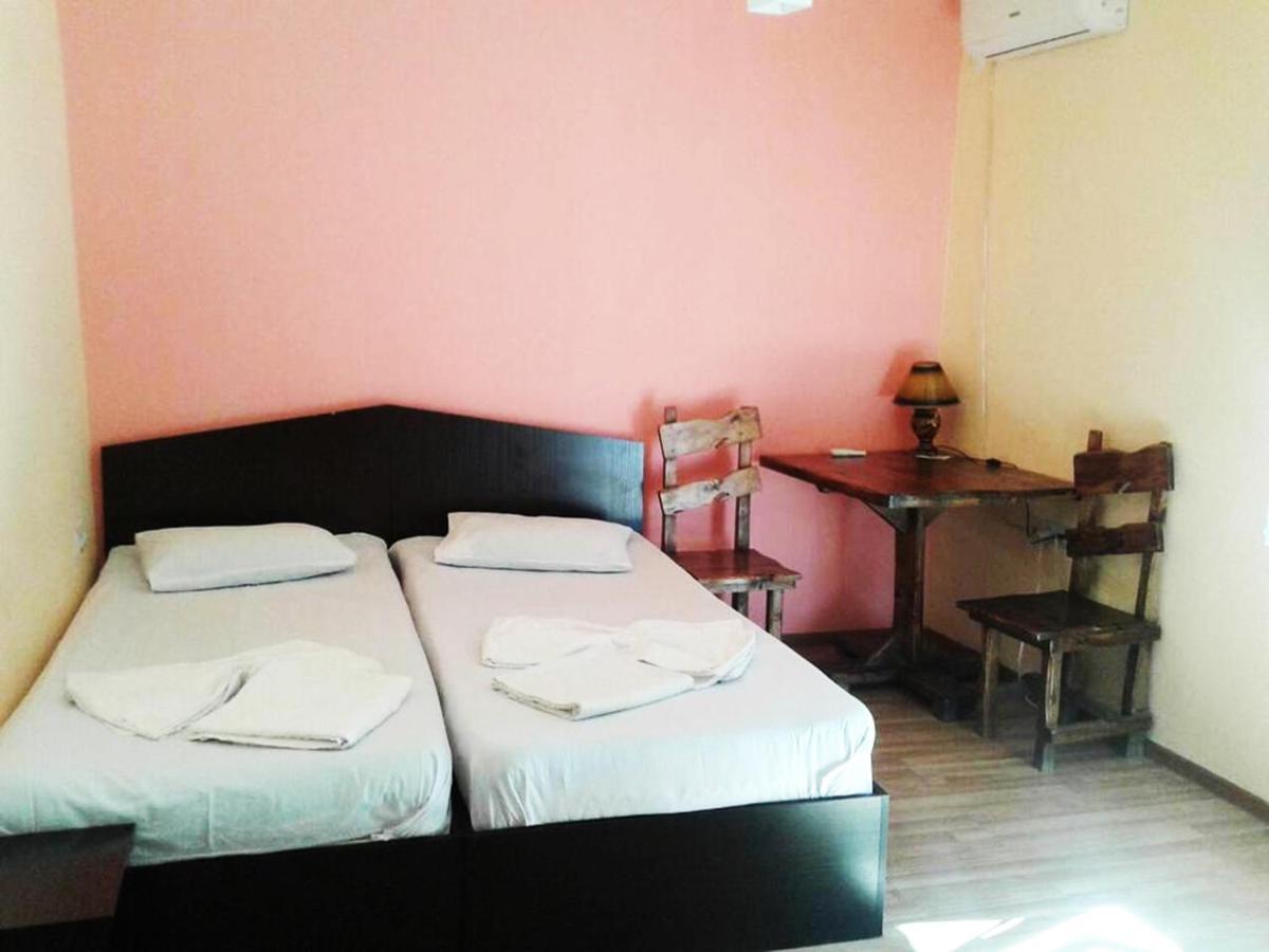 Domino Yerevan Hostel And Hotel Exterior photo